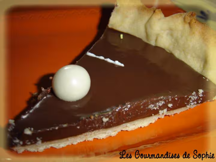 Une part de tarte au chocolat tres tres fondante