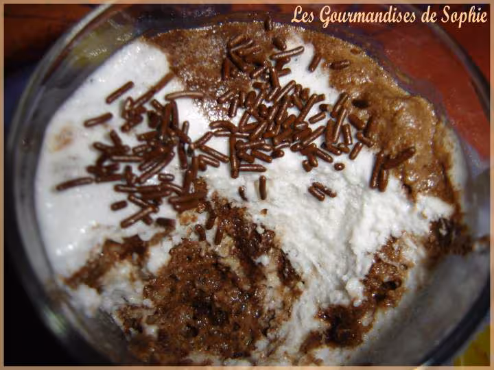 Verrines de mousses coco et chocolat interieur