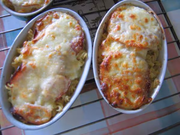 Cassolette de pates au bacon et fromages