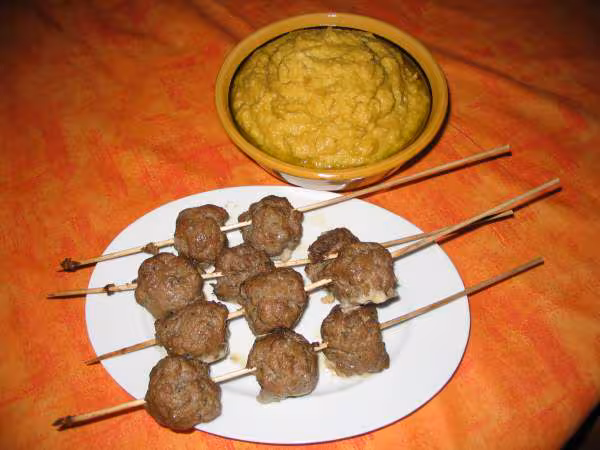 Brochettes de boulette et creme de pois chiches de lanou