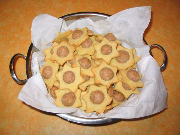 Macaron de noisettes sur sable aux epices