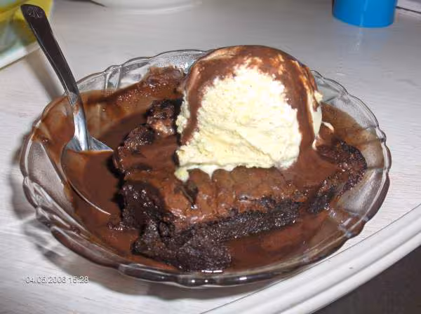 Fondant de nathalie de trish deseine glace vanille sauce chocolaaaat