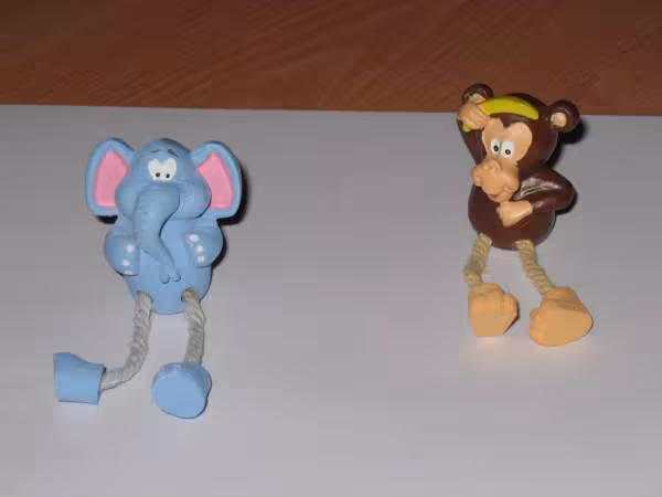 Singe et elephant