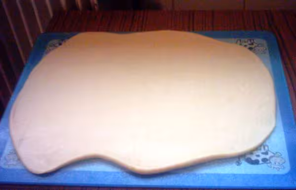 Pate a brioche etalee en rectangle pour tresse russe
