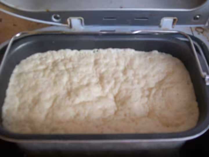 Pate a pain dans machine a pain