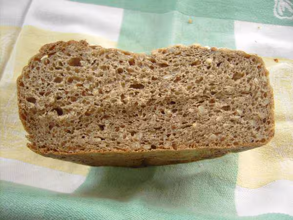 Mie du pain aux graines de tournessol