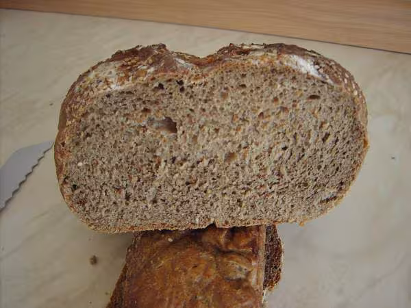 Mie du pain rustique aux graines de sezame