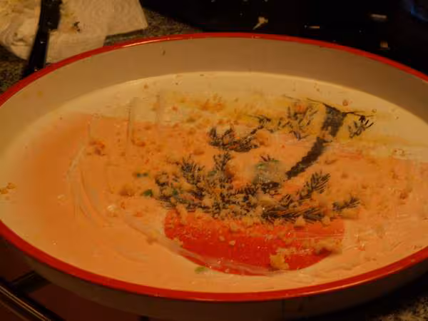 Banh cuon tom mettre un peu de crevette secheesur la crepe
