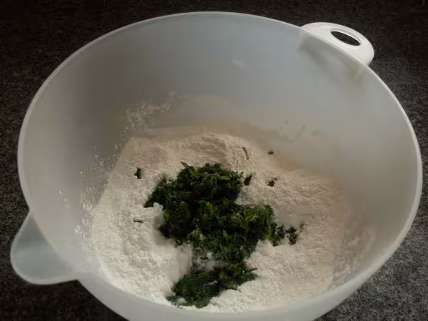 Banh khuc la pate