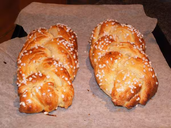 Brioches tressees apres cuisson