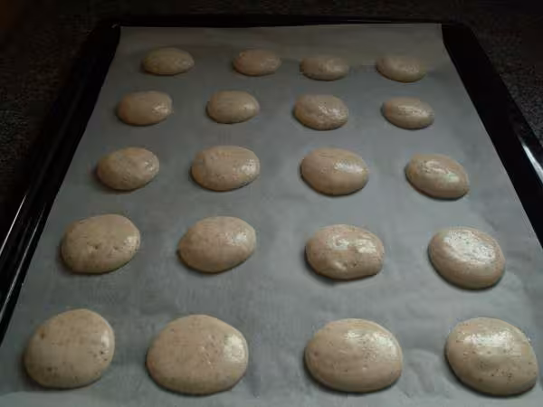 Macaron aux noisettes croutage
