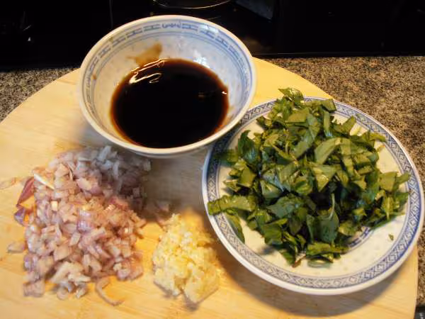 Moules xao dau hao echalotes ail sauce d hitre et basilic thai