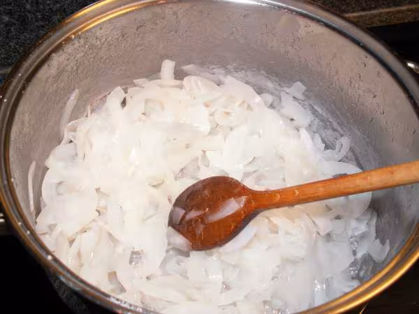 Noix de coco confites vers fin cuisson