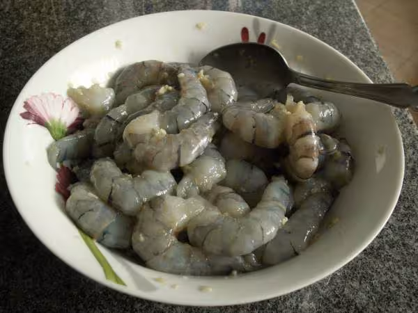 Tom cuon thit nuong crevettes marinees