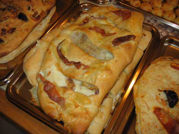 Fougasse au roblochon et jambon de pays