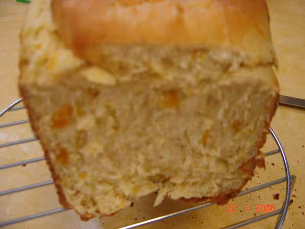 Mie de la brioche aux yaourts abricots secs