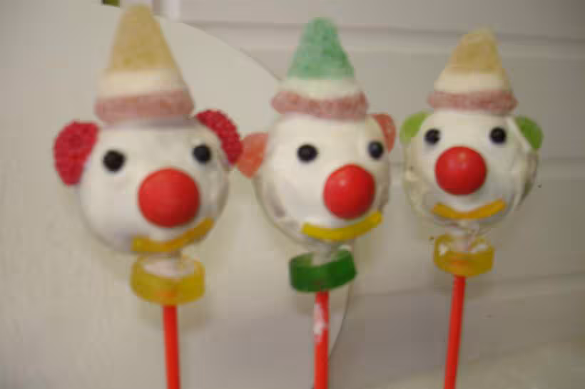 Cake pop clown