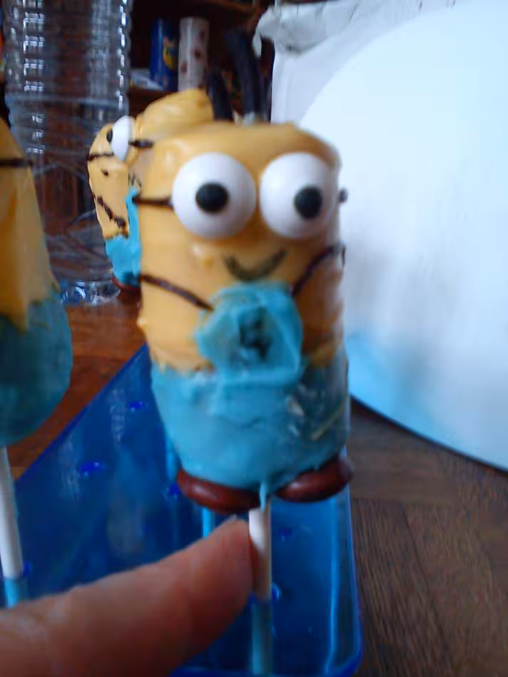 Cake pops minions 2