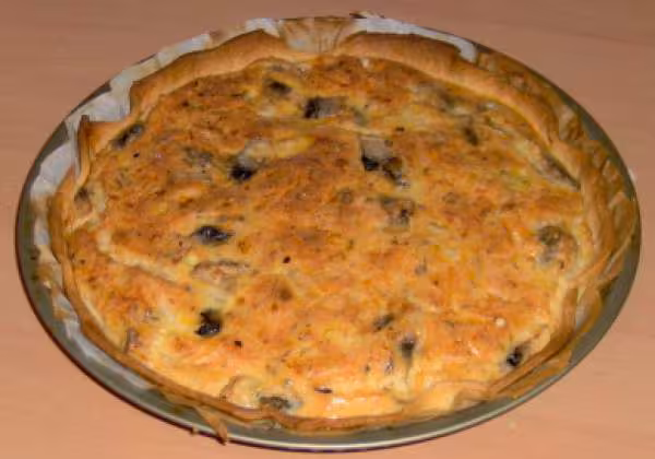 Tarte au saumon et champignons frais