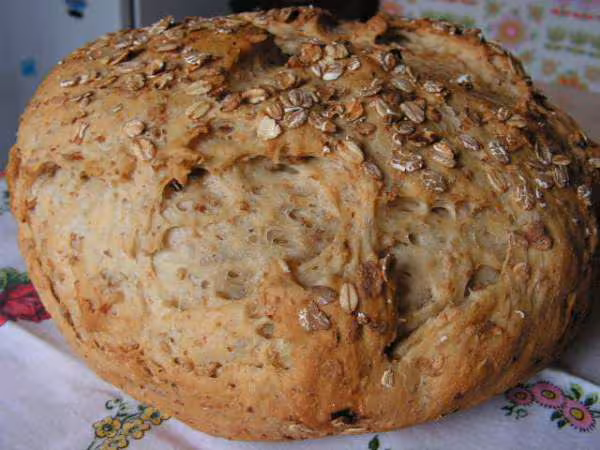 Pain au muesli cereales et fruits