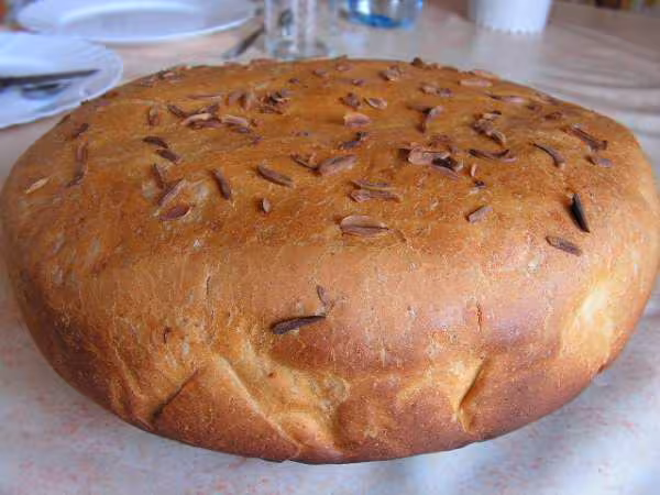 Pain aux amandes cuit