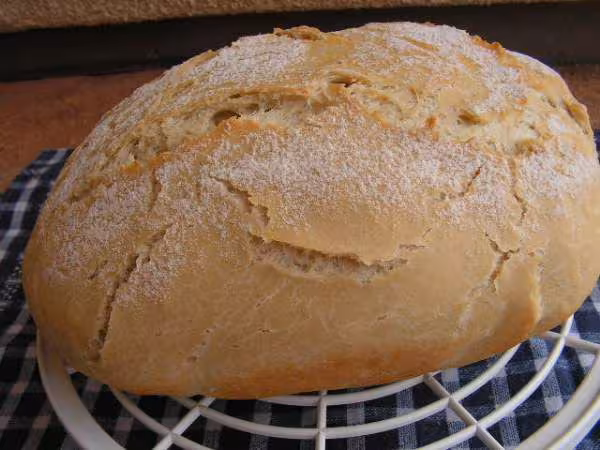 Pain blanc cuit en cocotte