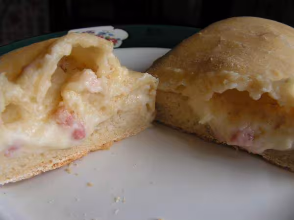 Pain chaud fourre bechamelle et jambon