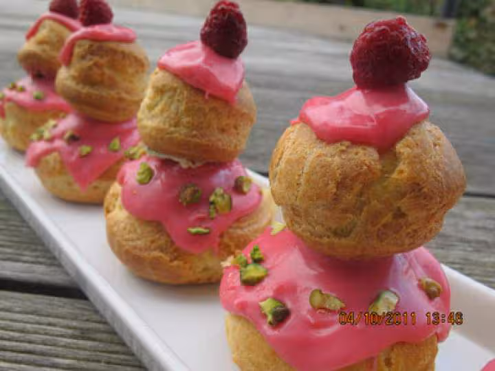 Religieuse pistache et framboises