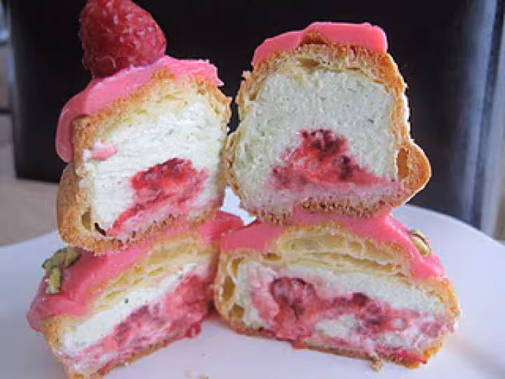 Religieuse pistache et framboises