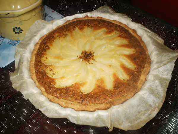 Tarte fondante poire amande et praline