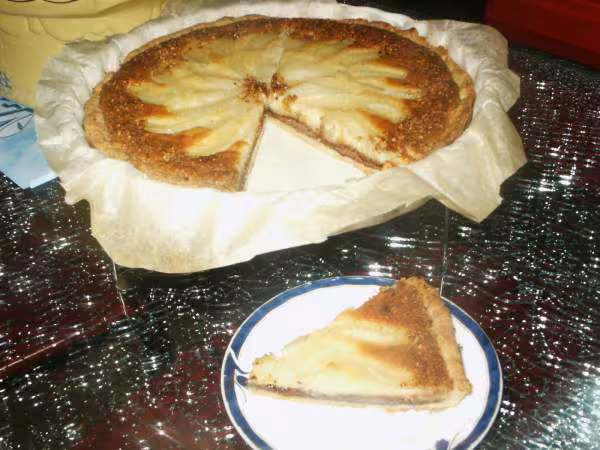 Tarte fondante poire amande et praline