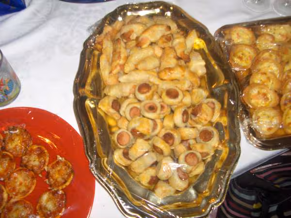 Croissants saumon roules saucisses