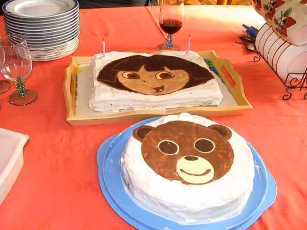 Dora et petit ours brun