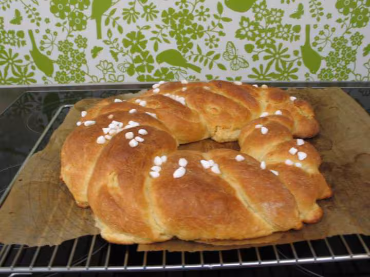 Couronne tressee a la creme d amandes