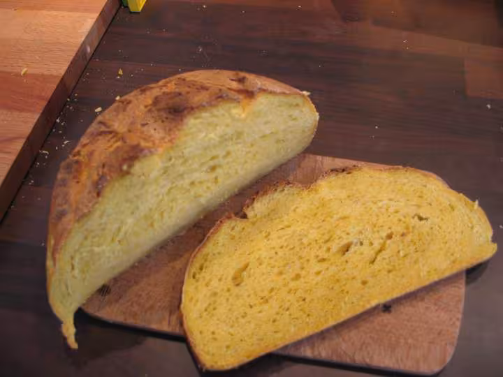 Pain au potiron coupe
