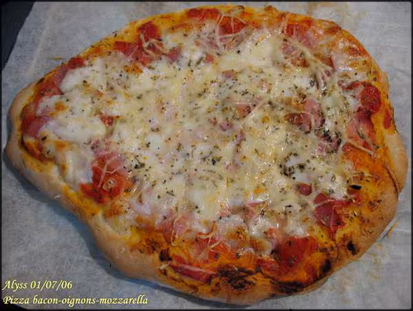Pizza bacon oignons mozzarella