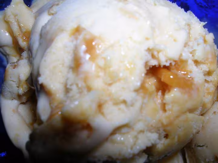 Glace carmel avec morceaux de caramel croquants