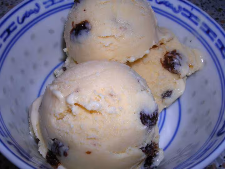 Glace rhum raisins