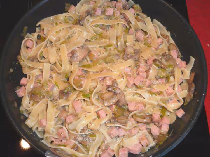 Tagliatelles aux champignons courgette et jambon ww