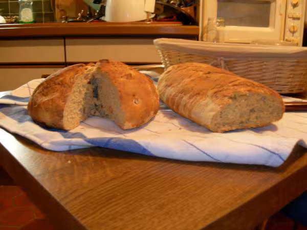 1er pain boule au noix et lardon et batard
