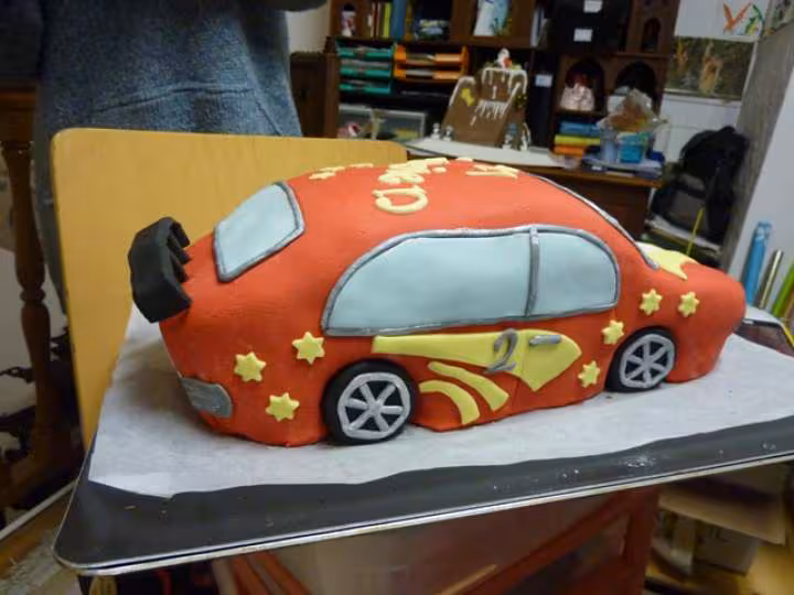 Gateau voiture rallye en 3 d decoration pate a sucre