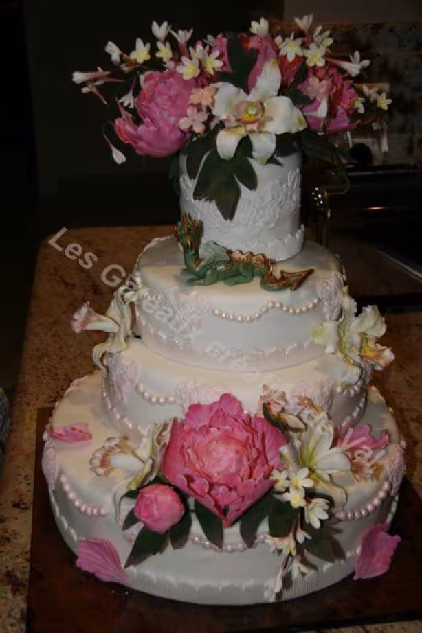 Piece montee fleurs en pate a sucre