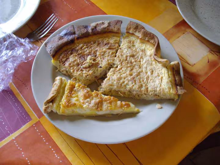 Deux restes tarte aux rillettes et tarte au maroilles