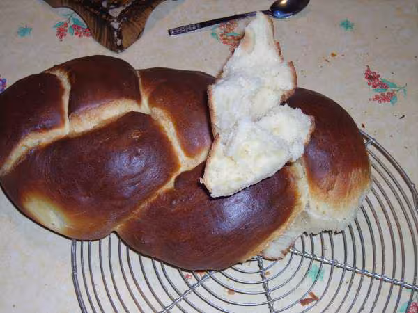 Interieur et mie filante brioche tressee
