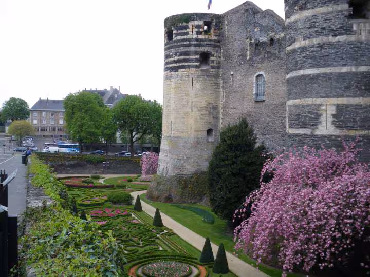 Jardin dans les douves