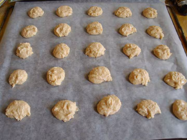 Macarons au safran avant cuisson