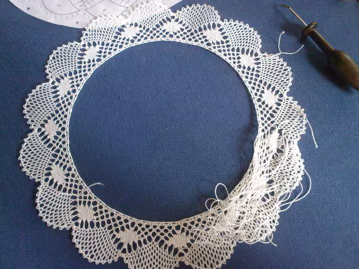 Napperon en cours de finition