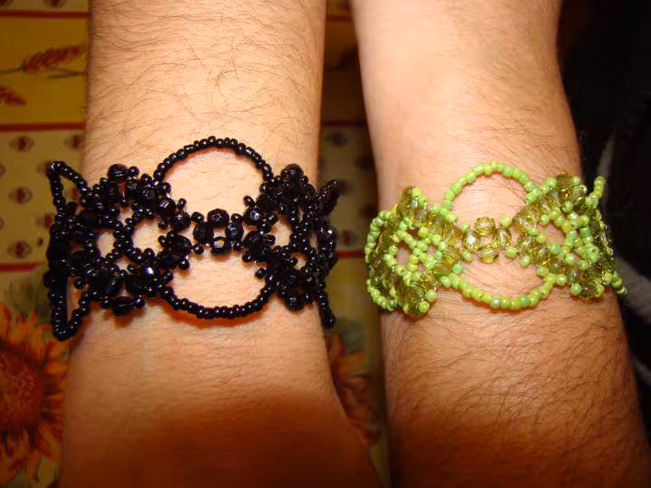 Bracelet en noir et en vert