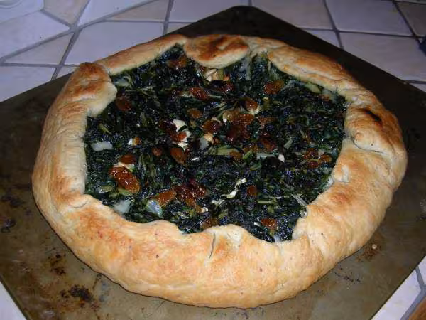 Tourte aux blettes raisins secs chevre et pignon de pin