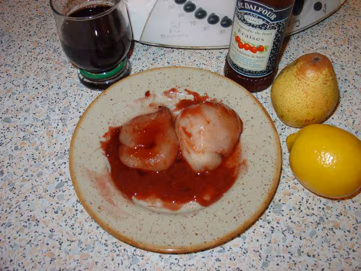 Poires a vin et a la cannelle